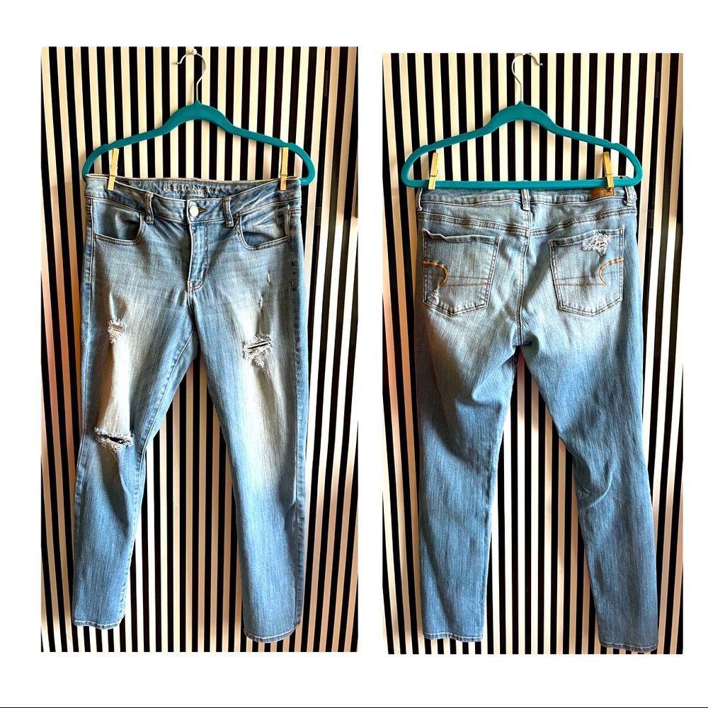 American Eagles Distressed (Jeggings) Jeans
